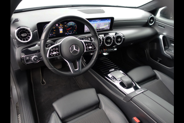 Mercedes-Benz A-Klasse 180 AMG Premium Plus Aut- Xenon Led I  Camera I  Park Assist I  Dynamic Select I  Stoelverwarming I  Leder Interieur