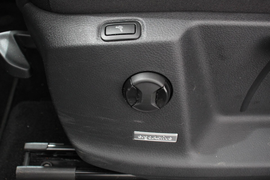 Volkswagen Touran 1.5 TSI 150pk Highline 7p | Navigatie | Apple Carplay/Android Auto | Climate Control | Electrische kofferbak | Adaptive Cruise Control | extra Getint Glas | Verwarmde voorstoelen