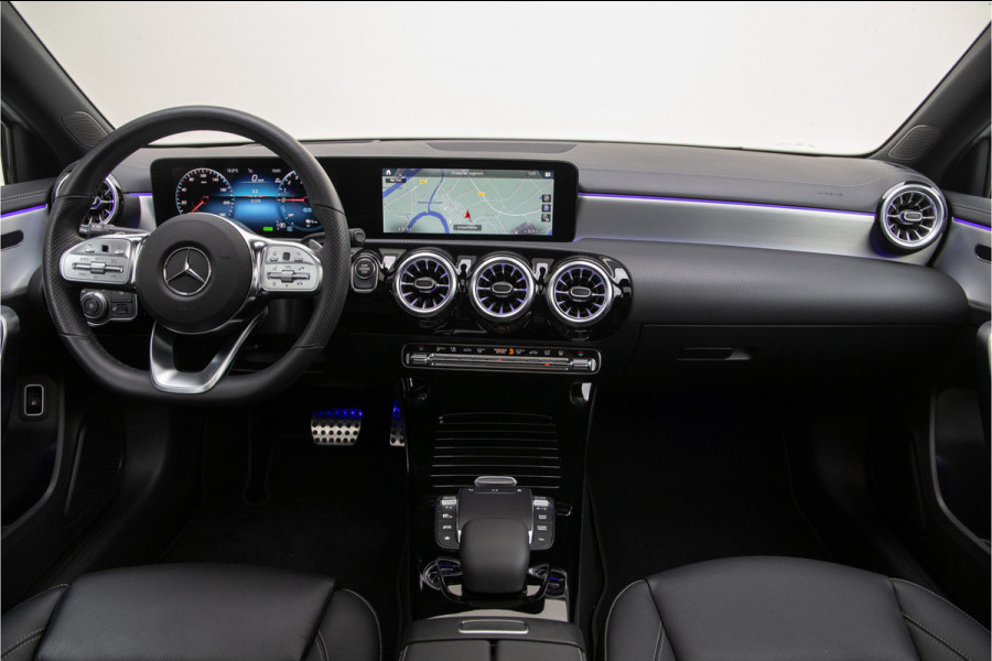 Mercedes-Benz A-Klasse 250 e AMG Premium. Pano, Leder, Head-up, Widescreen, Sfeerverlichting, Camera, Key-Less, 19" Hybrid 2023