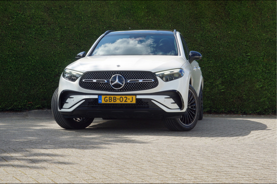 Mercedes-Benz GLC GLC 400 e 4M AMG Line | Achterasbesturing Luchtvering Pano Trekhaak Head-Up Distronic