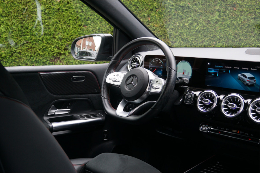 Mercedes-Benz B-Klasse B 200 AMG line Night | Trekhaak Camera Widescreen Sound
