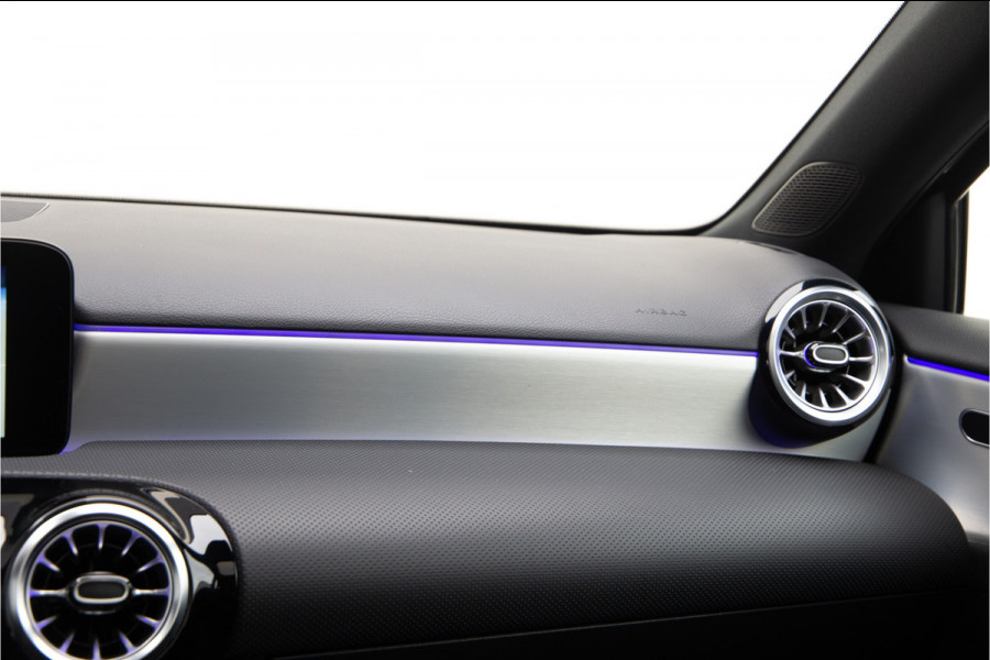 Mercedes-Benz A-Klasse 250 e AMG Panorama, Widescreen, 19" Sfeerverlichting, Camera, Hybrid 2023