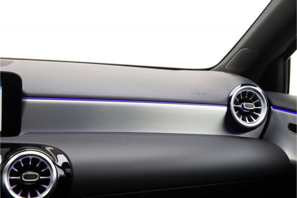 Mercedes-Benz A-Klasse 250 e AMG Panorama, Widescreen, 19" Sfeerverlichting, Camera, Hybrid 2023