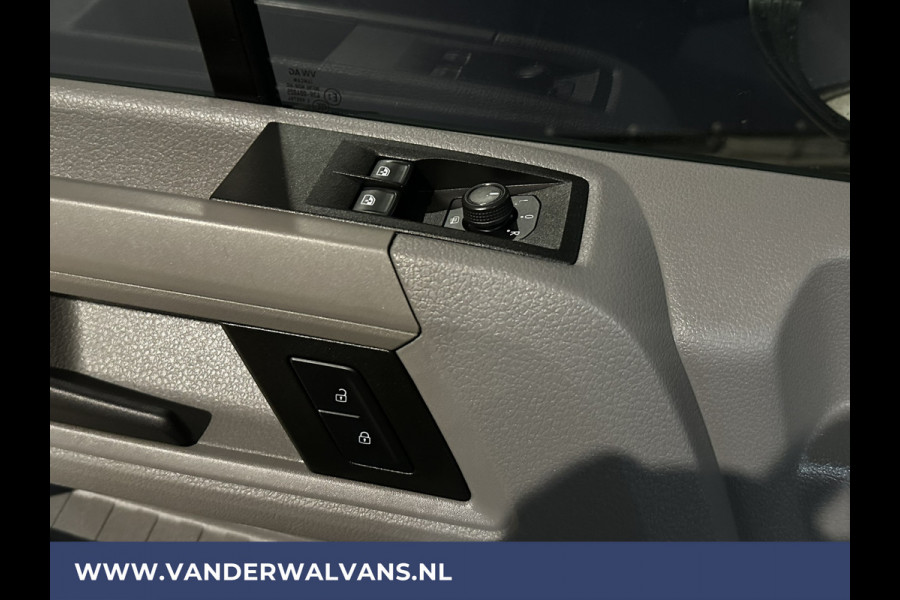 Volkswagen Crafter 2.0 TDI 177pk L4H3 L3H2 Euro6 Airco | Camera | Adaptive Cruisecontrol Trekhaak 3000kg, Parkeersensoren, Stoelverwarming, Apple Carplay, Android Auto, Bijrijdersbank