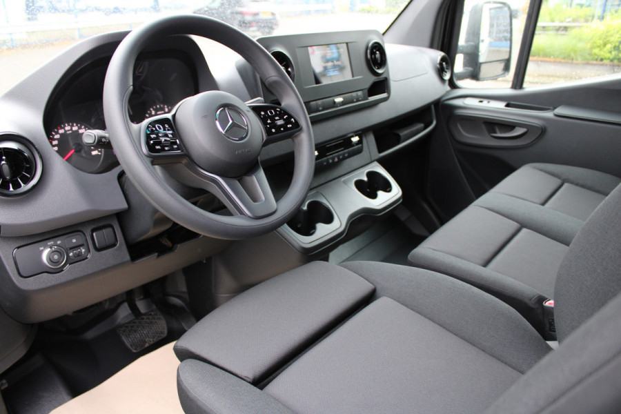 Mercedes-Benz Sprinter 517 CDI L3 RWD Open laadbak 3500 kg Trekgewicht, MBUX met navigatie, Geveerde stoel, etc.