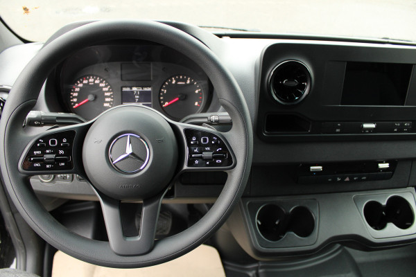 Mercedes-Benz Sprinter 517 CDI L3 RWD Open laadbak 3500 kg Trekgewicht, MBUX met navigatie, Geveerde stoel, etc.