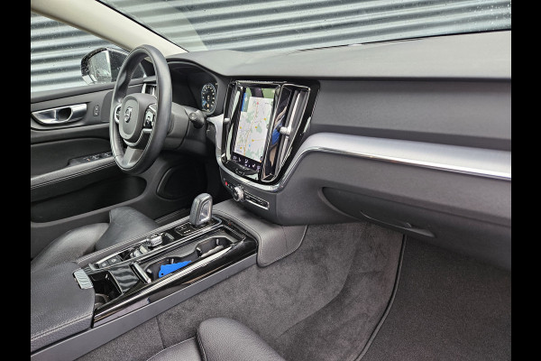 Volvo V60 T6 Recharge AWD R-Design Plug In Hybrid PHEV | Trekhaak af Fabriek | Lederen Sportstoelen | Apple Carplay | Keyless | Camera | DAB | Stuurverwarming |