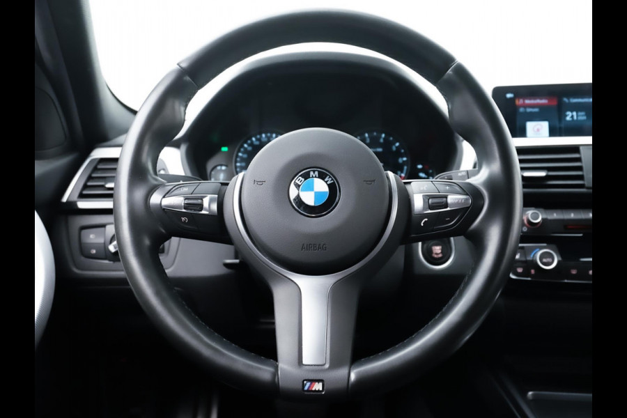 BMW 3 Serie Touring 318i M Sport Corporate Lease (LED,XENON,AUTOMAAT,LEDER,GROOT NAVI,STOELVERWARMING,PARKEERSENSOR,LM-VELGEN)