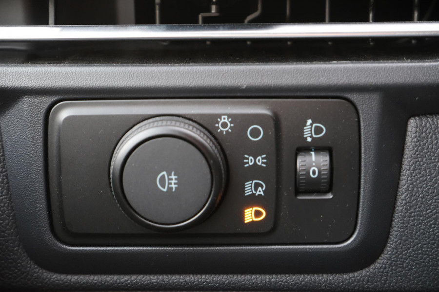Ford Transit Custom 300 2.0 TDCI L2H1 Limited | 170pk Automaat | Adaptive cruise control | Navigatie | Dodehoeksensoren | Trekhaak | Reservewiel | 70L brandstoftank | Omvormer | Dual-zone automatische airconditioning