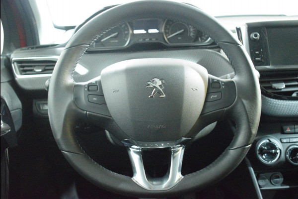 Peugeot 2008 1.2 PureTech Signature AUTOMAAT | PANORAMADAK | NAVIGATIE | CARPLAY | PARKEERSENSOREN | AIRCO | 63.237km
