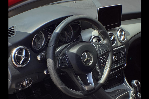 Mercedes-Benz GLA 180 Ambition - Navigatie I Airco I PDC I Sport interieur I Achteruitrij camera I Dealer onderhouden