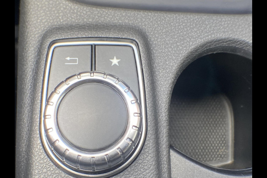 Mercedes-Benz GLA 180 Ambition - Navigatie I Airco I PDC I Sport interieur I Achteruitrij camera I Dealer onderhouden