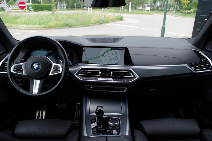 BMW X5 xDrive45e 395 PK High Executive M-sport Plug-In Hybride, Panoramadak, Trekhaak, 4-Wielsturing