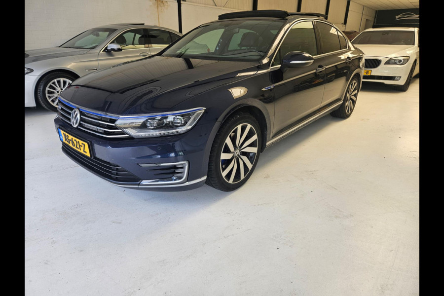 Volkswagen Passat 1.4 TSI GTE Virtual cockpit Panoramadak