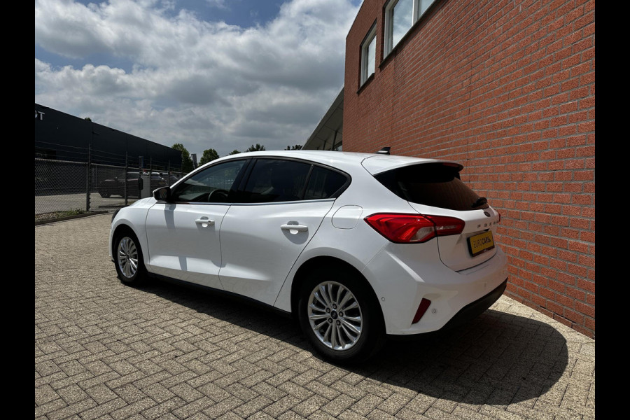 Ford Focus 1.0 EcoBoost 125pk MHEV Titanium | Navigatie | Apple Carplay/Android Auto | Parkeersensoren | Camera | Cruise Control | Blind Spot Assist | Stoel- en stuurverwarming | Getinte ramen | Climate Control