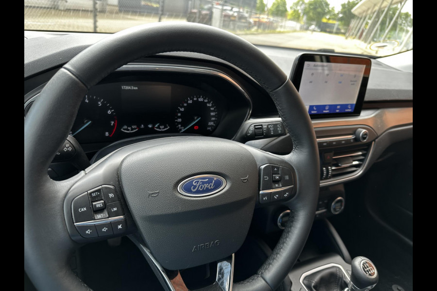 Ford Focus 1.0 EcoBoost 125pk MHEV Titanium | Navigatie | Apple Carplay/Android Auto | Parkeersensoren | Camera | Cruise Control | Blind Spot Assist | Stoel- en stuurverwarming | Getinte ramen | Climate Control