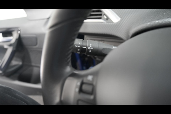 Peugeot 2008 PureTech 110 Signature | Navigatie | Parkeersensoren | Apple Carplay | Airco