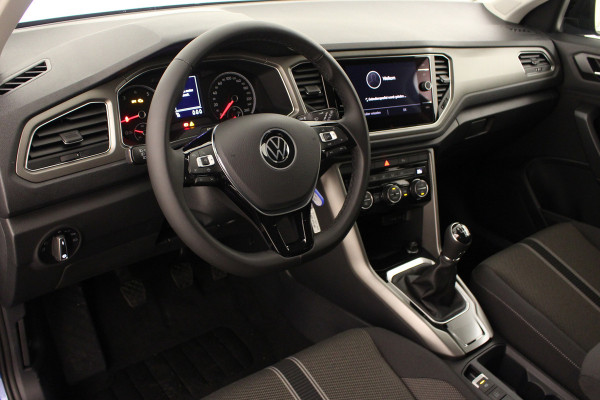 Volkswagen T-Roc 1.0 TSI Style Parkeersensoren , navigatie, 17 inch wielen