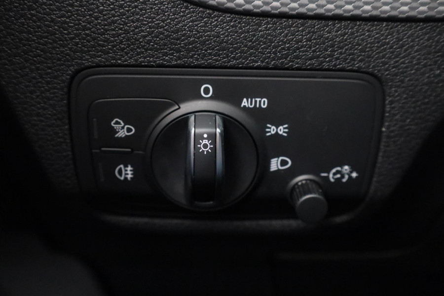 Audi Q2 35 TFSI Business Edition 150 pk S-tronic | Navigatie | Parkeersensoren | Achteruitrijcamera | Adaptieve cruise control | LED koplampen |