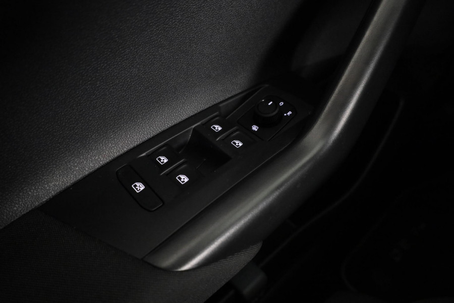 Volkswagen Taigo 1.0 TSI Life Business 96PK | Navigatie | Stoelverwarming | Parkeersensoren | Digitaal dashboard
