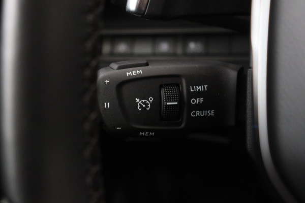 Peugeot 3008 1.6 HYbrid Allure | Stoelverwarming | Carplay | Camera | Half leder | Navigatie | Full LED | Keyless | DAB+ | PDC