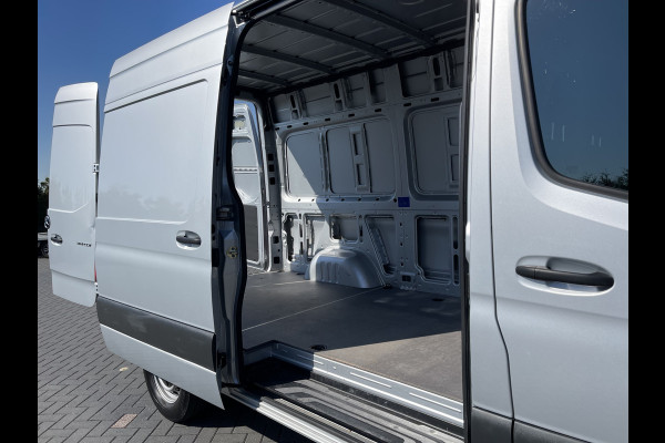 Mercedes-Benz Sprinter 314 CDI 143 PK / AUTOMAAT / L2H2 / AIRCO / CRUISE / TREKHAAK / CAMERA / 3-ZITS