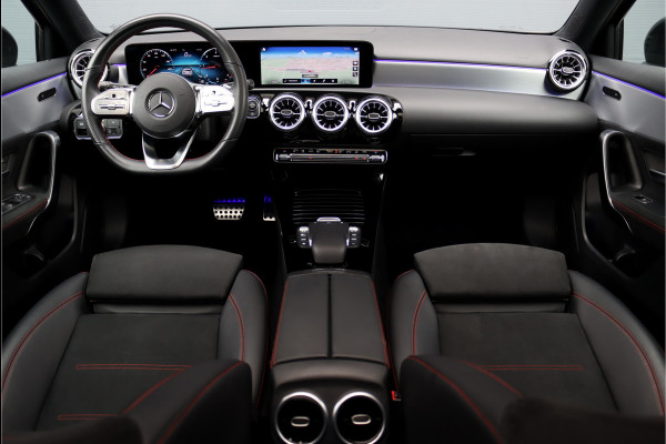 Mercedes-Benz A-Klasse 180 d AMG Line Aut8 | Panoramadak | Camera | Widescreen | Sfeerverlichting | Augmented Reality | Zitcomfortpakket | Apple Carplay/Android Auto |