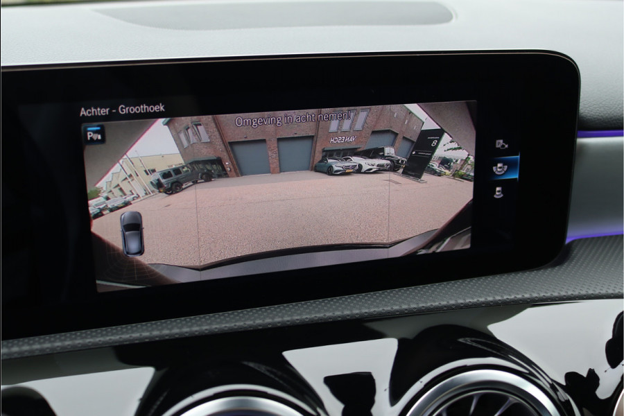 Mercedes-Benz A-Klasse 180 d AMG Line Aut8 | Panoramadak | Camera | Widescreen | Sfeerverlichting | Augmented Reality | Zitcomfortpakket | Apple Carplay/Android Auto |