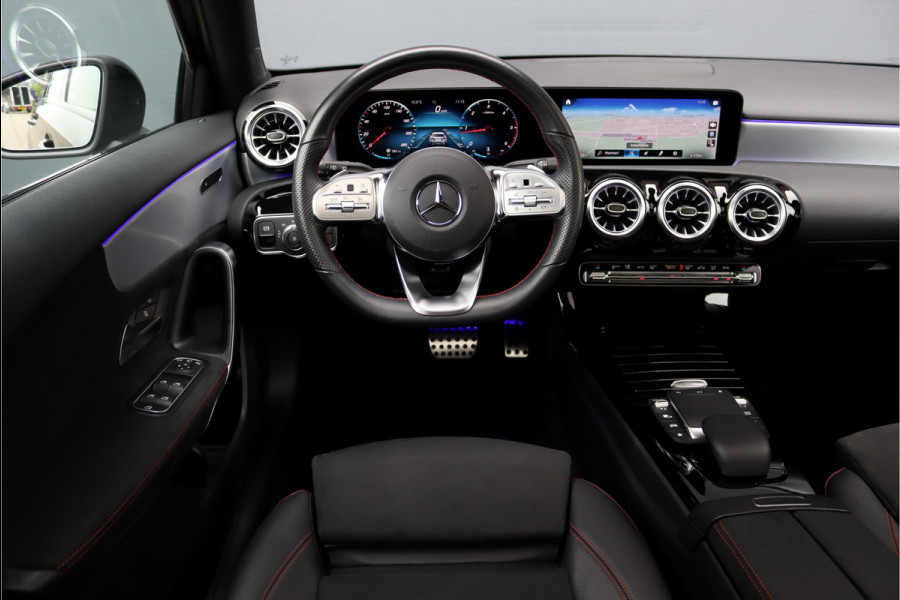 Mercedes-Benz A-Klasse 180 d AMG Line Aut8 | Panoramadak | Camera | Widescreen | Sfeerverlichting | Augmented Reality | Zitcomfortpakket | Apple Carplay/Android Auto |