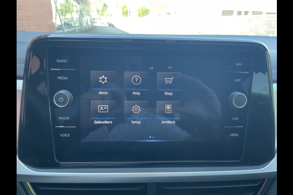 Volkswagen T-Roc 1.0 TSI 110pk Life | Navigatie | Apple Carplay/Android Auto | Parkeersensoren | Camera | Adaptive Cruise Control | Stoel- en stuurverwarming |  Ledverlichting | Climate Control | Getinte ramen