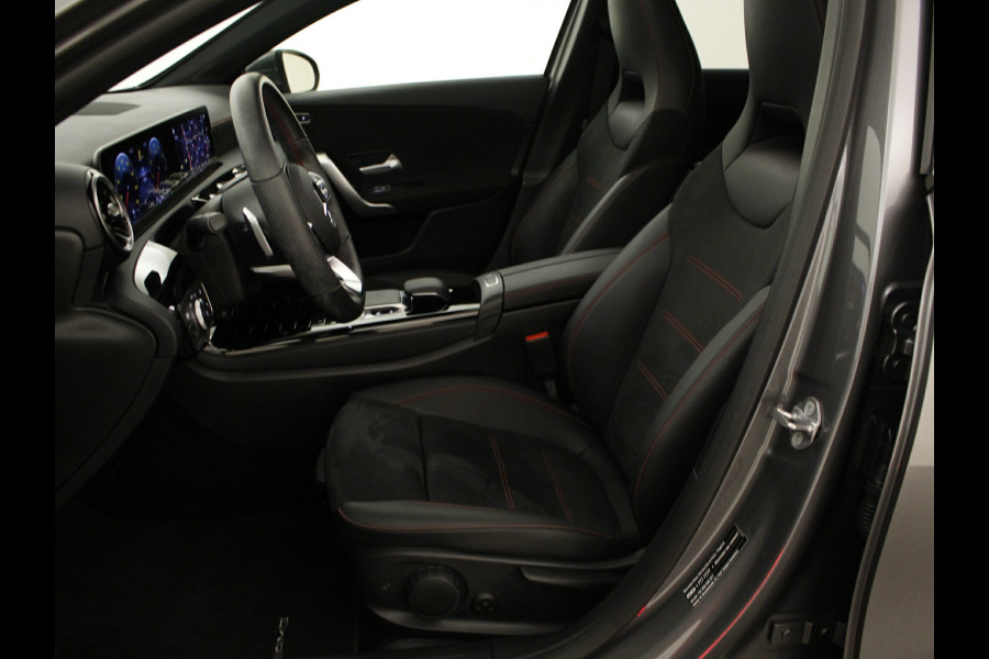 Mercedes-Benz A-Klasse 180 AMG Automaat Panoramadak-schuifdak | Navigatie | AMG Styling | Stoelverwarming | Ledkoplampen | Cruisecontrol | Digitale radio (DAB) | | Nu tijdelijk te financiëren tegen 3,90% rente (actie loopt t/m 15-5-2020)