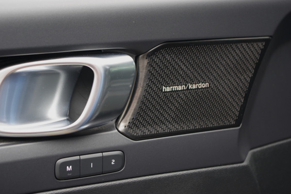 Volvo XC40 1.5 T4 211 PK Recharge R-Design Plug-In Hybride, Panoramadak, Harman-Kardon, Stoel- & Stuurverwarming, 360 Camera