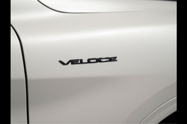 Alfa Romeo Stelvio 2.0T 280pk AWD Veloce | Parelmoer wit! | Harman/Kardon | Performance Pack | Adapt. cruise | Stoelverwarming v+a | Lederen dash.
