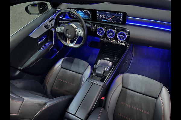 Mercedes-Benz A-Klasse 250 e AMG-Line | 360 View | Panorama | Keyless-Go | Widescreen | Memory | Multi-Beam LED | Sfeerverlichting | 19'' | Origineel NL | Premium Plus | Dodehoek | Carplay | Stoelverwarming | DAB | Draadloos Laden | Lane Assist | Getint Glas |
