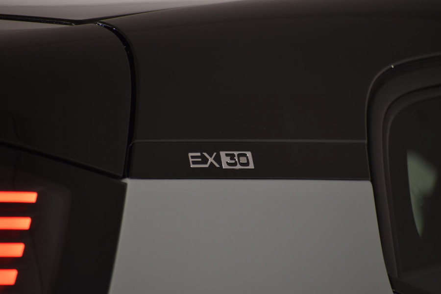 Volvo EX30 272PK Automaat Single Motor Extended Range Plus / Rutten Special! / Adaptieve Cruise Control / Harman Kardon Audio / Verwarmbare Voorstoelen en Stuurwiel /
