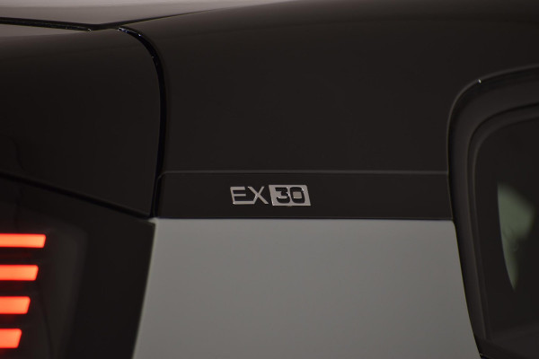 Volvo EX30 272PK Automaat Single Motor Extended Range Plus / Rutten Special! / Adaptieve Cruise Control / Harman Kardon Audio / Verwarmbare Voorstoelen en Stuurwiel /