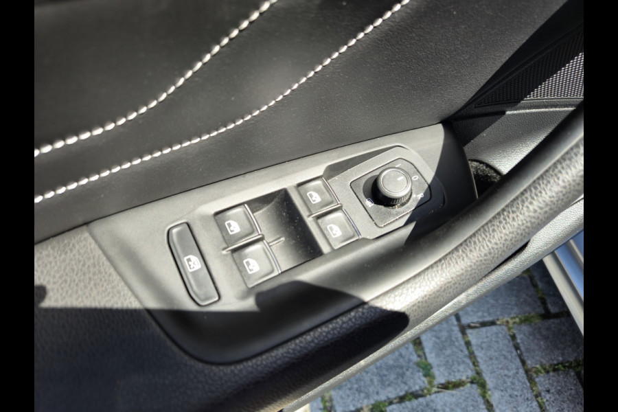 Volkswagen Passat Variant 1.5 TSI Elegance Business R | Navi | Head up | Virtual | Dynaudio