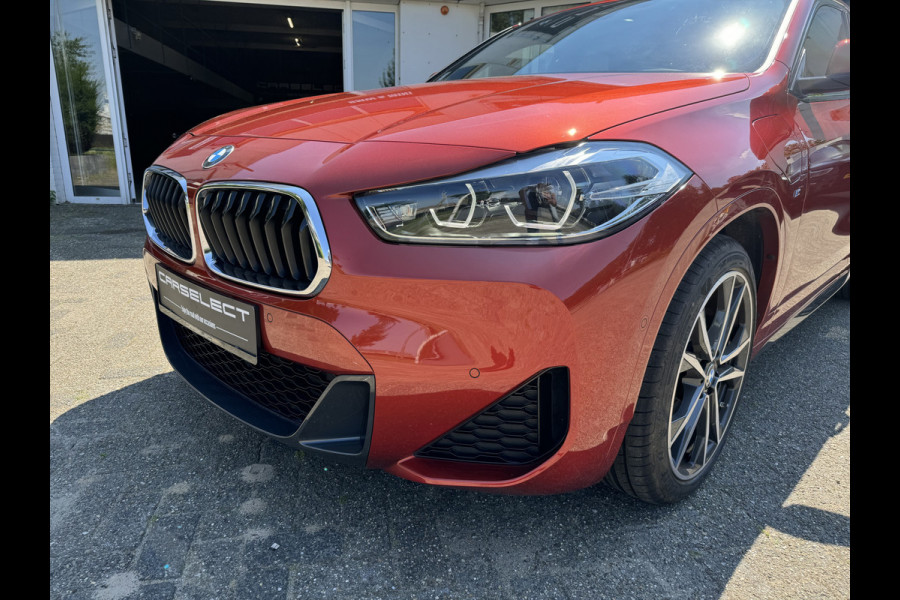 BMW X2 xDrive25e High Exe M-Sport, Harman/Kardon, Head-up, Panoramadak, Camera, Navi-Plus, DAB-Tuner . Een proefrit levert het bewijs. Neem contact op en we maken een afspraak!