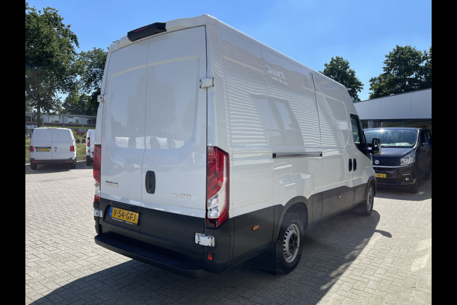 Iveco Daily 35S16V 2.3 160pk L2H2 / vaste prijs rijklaar € 27.950 ex btw / lease vanaf € 500 / airco / 270 graden achterdeuren / mag 3500 kg trekken / achteruit rijcamera