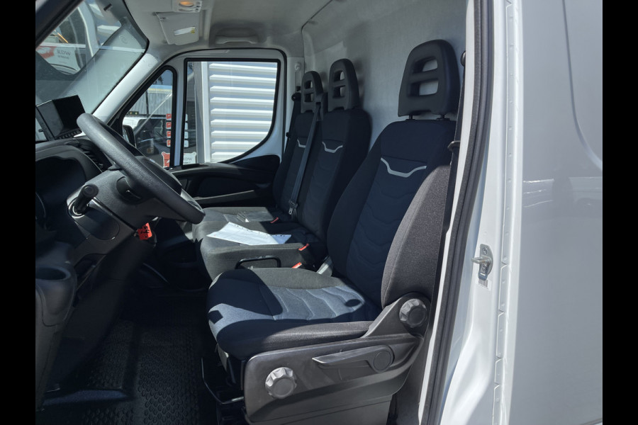 Iveco Daily 35S16V 2.3 160pk L2H2 / vaste prijs rijklaar € 27.950 ex btw / lease vanaf € 500 / airco / 270 graden achterdeuren / mag 3500 kg trekken / achteruit rijcamera