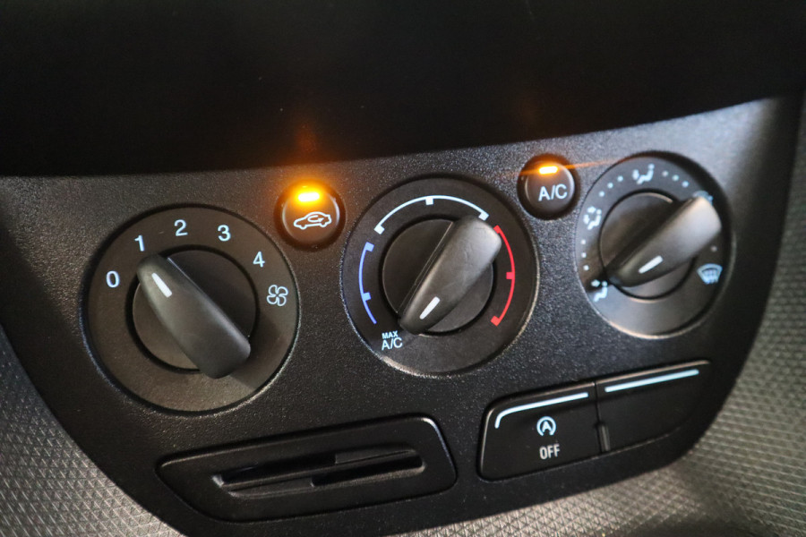 Ford Transit Connect 1.5 TDCI L1 Ambiente Automaat. Airco, CV, elect.ramen Zwart van Kleur.