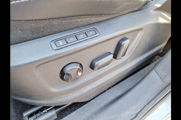 Škoda Kodiaq 2.0 TSI 4x4 Style DSG 180 PK | Trekhaak af Fabriek | Panodak | Sportstoelen Memory | Adaptive Cruise | Canton Audio | | DAB |  360 Camera | Dode Hoek Detectie | Lane Assist |