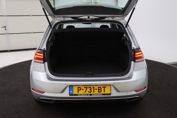 Volkswagen e-Golf | Camera | Warmtepomp | Stoelverwarming | Carplay | Park Assist | Active Info | Full LED | Navigatie | Cruise control