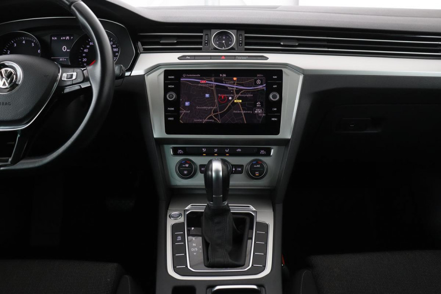Volkswagen Passat 1.5 TSI Comfortline | Trekhaak | Adaptive cruise | Full LED | Navigatie | Keyless | Carplay | PDC | Getint glas
