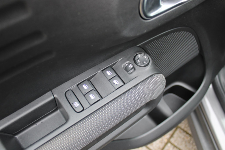 Citroën C3 Aircross 1.2 130PK AUTOMAAT SHINE | NAVIGATIE 10" TOUCHSCREEN | APPLE CARPLAY/ANDROID AUTO | PARKEERSENSOREN | CRUISE CONTROL | LED KOPLAMPEN | LICHTMETALEN VELGEN 16" | CLIMATE CONTROL | DAB+ RADIO | DAKRAILS |