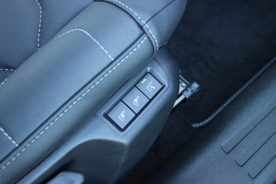 Citroën C4 X 1.2 130PK AUTOMAAT SHINE | LEDEREN BEKLEDING | MASSAGE STOELEN | STOEL/VOORRUIT/STUUR VERWARMING | ELEKTRISCH VERSTELBARE STOEL | DRAALOZE TELEFOONLADER | ELEKTRISCH BEDIENBARE ACHTERKLEP | KEYLESS ENTRY/START | NAVIGATIE 10" TOUCHSCREEN | APPLE CARPLAY/ANDROID AUTO | ACHTERUITRIJ CAMERA | CLIMATE CONTROL | LICHTMETALEN VELGEN 18" | FULL LED KOPLAMPEN | HEAD UP DISPLAY | NIEUWE AUTO! |