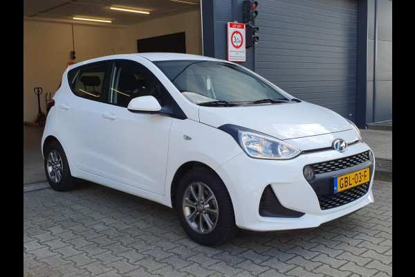 Hyundai i10 1.2 AUTOMAAT / 4 CIL. 88 PK / 31.000 KM / NWE BEURT + APK / LM-VELGEN / AIRCO IJSKOUD / GOEDE BANDEN / 100% RIJKLAAR !