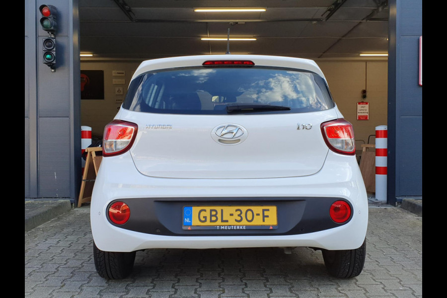 Hyundai i10 1.2 AUTOMAAT / 4 CIL. 88 PK / 31.000 KM / NWE BEURT + APK / LM-VELGEN / AIRCO IJSKOUD / GOEDE BANDEN / 100% RIJKLAAR !