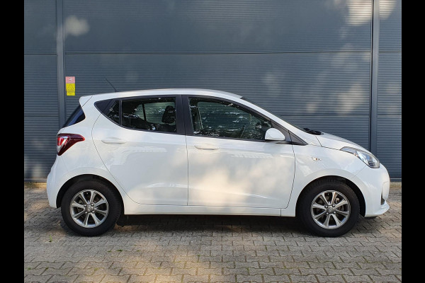 Hyundai i10 1.2 AUTOMAAT / 4 CIL. 88 PK / 31.000 KM / NWE BEURT + APK / LM-VELGEN / AIRCO IJSKOUD / GOEDE BANDEN / 100% RIJKLAAR !