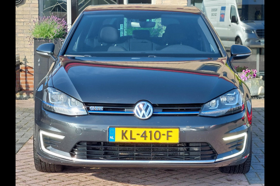 Volkswagen Golf 1.4 TSI GTE Connected Series | Trekhaak | NL auto